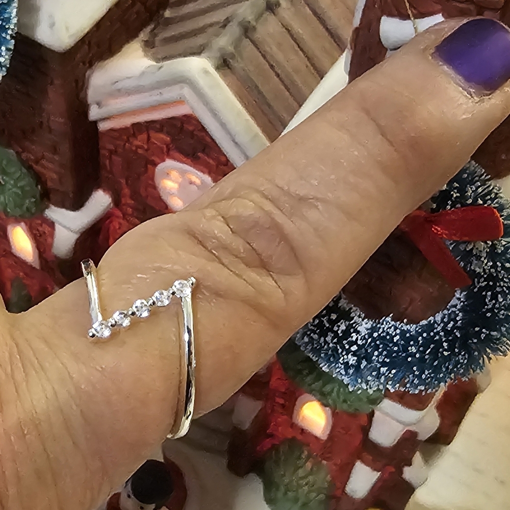 5 Star cubic zirconia thin Ring ( Size 8 ) - Picture 3 of 6